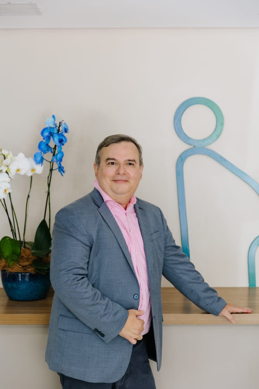 Dr. Silvyo Giffoni no consultório
